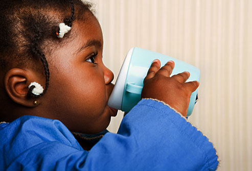 age_rf_photo_of_toddler_drinking_from_sippy_cup