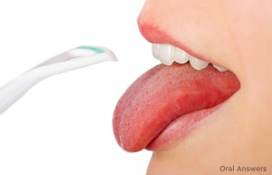cleaning_tongue_bad_breath