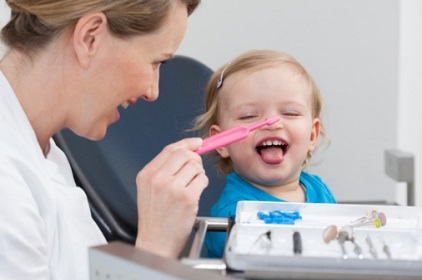 bebe-no-dentista